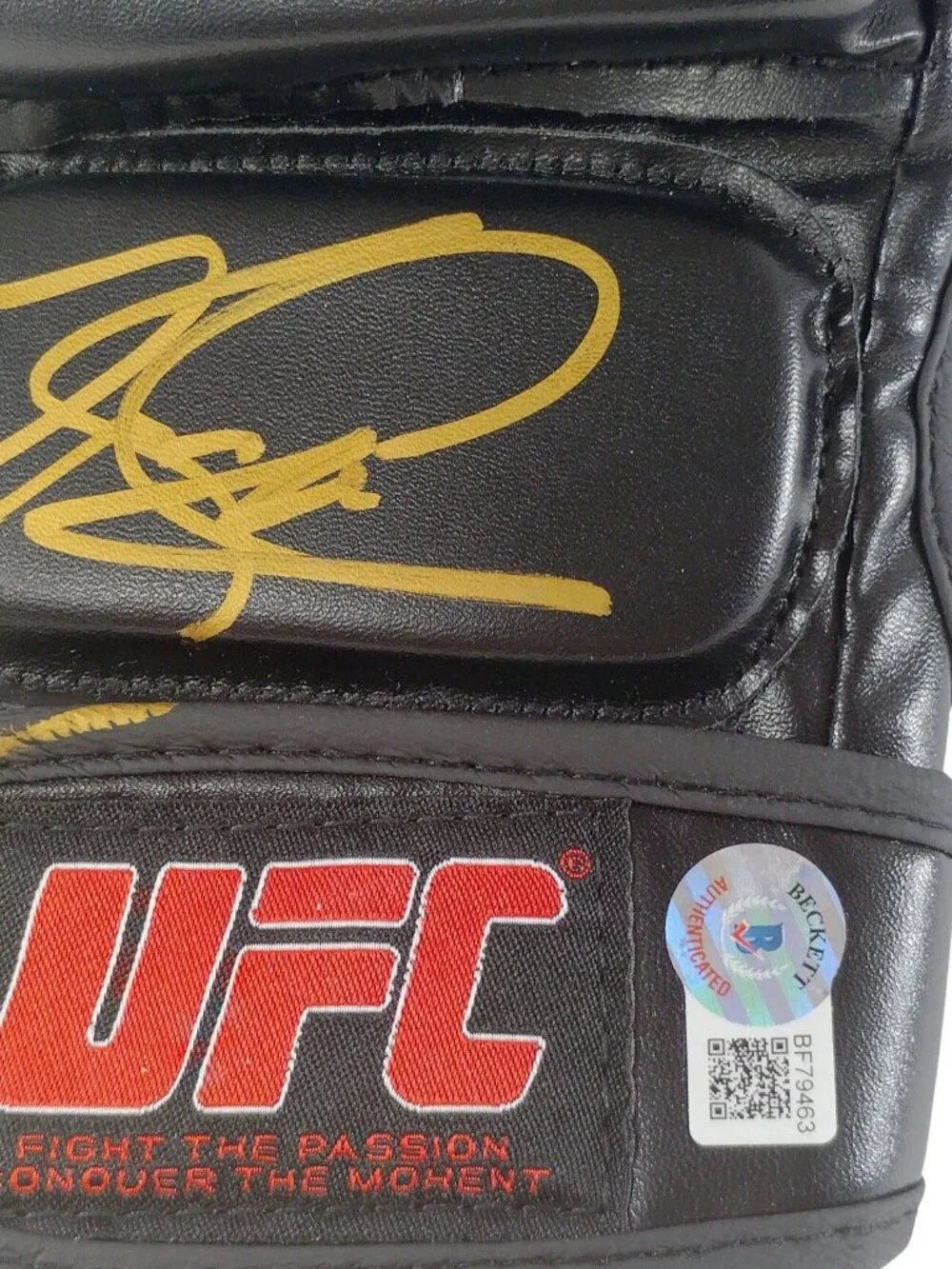 Kelvin Gastelum Signed UFC Fighters Glove Beckett BAS COA MMA Memorabilia